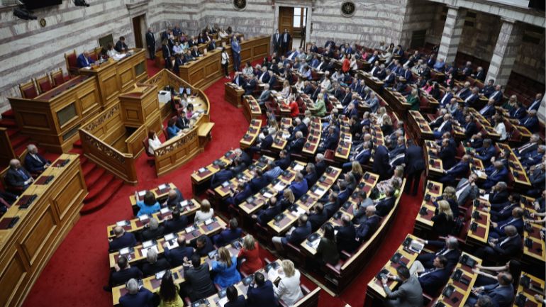 Βόλτα και χαλάρωση για τους πολιτικούς αρχηγούς λίγες ώρες πριν τις κάλπες