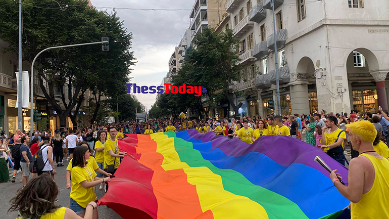 Thessaloniki Pride 2023: Μαζική συμμετοχή στην πολύχρωμη Πορεία Υπερηφάνειας με σύνθημα «Ανήκω σε εμένα» Thessaloniki Pride 2023: Μαζική συμμετοχή στην πολύχρωμη Πορεία Υπερηφάνειας με σύνθημα «Ανήκω σε εμένα»