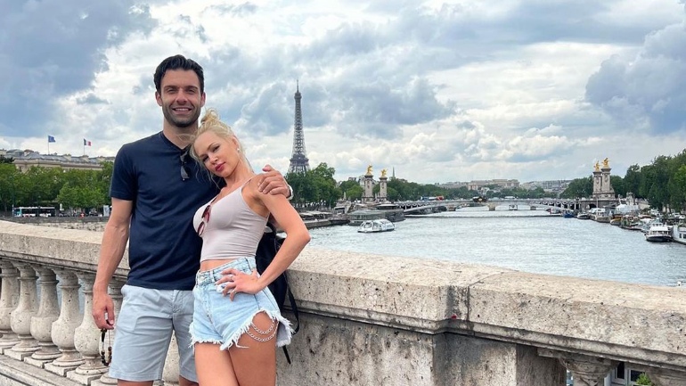 Βίκυ Κάβουρα-Γιώργος Τζαβέλλας: Ζουν τον έρωτά τους στο Παρίσι!