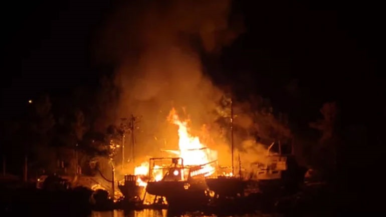 Πυρκαγιά σε σκάφος στη Μαρίνα Λαυρίου