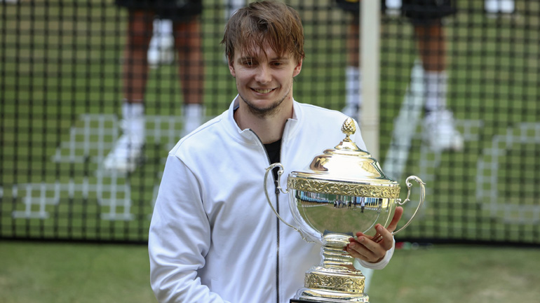 O Μπούμπλικ έκανε το «μπαμ» στο Χάλε, νίκησε τον Ρούμπλεφ και πήρε το τρόπαιο