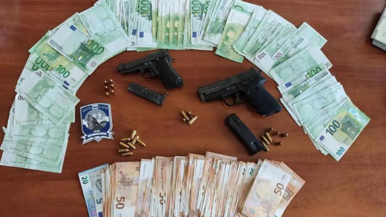 Οι ληστές της Μυκόνου που συνελήφθησαν στην Αθήνα ύστερα από καταδίωξη