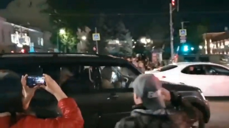 Ρωσία: Ο Πριγκόζιν αποχωρεί από το αρχηγείο του ρωσικού στρατού στο Ροστόφ, δείχνει βίντεο του πρακτορείου RIA