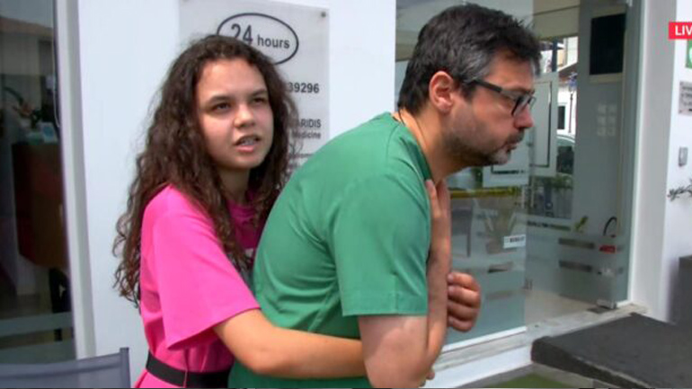 Χαλκιδική: 16χρονη δείχνει πως έσωσε από βέβαιο πνιγμό έναν 10χρονο