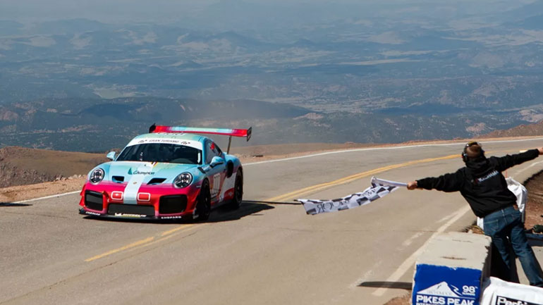 Δείτε εδώ όλα τα χθεσινά ανεβάσματα στο θρυλικό και 101ο Pikes Peak