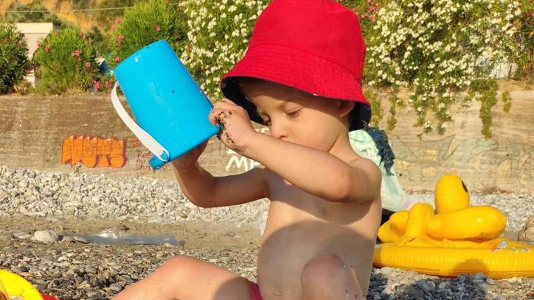 Παιδική Χαρά: Ο μικρός Μιχαήλ από τη Μεγαλόπολη πάσχει από καρκίνο στο συκώτι και πρέπει να μεταβεί στη Γαλλία