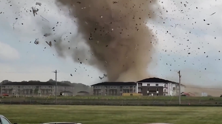 ΗΠΑ: Τουλάχιστον ένας νεκρός από τους καταστροφικούς ανεμοστρόβιλους σε μεσοδυτικές και νότιες πολιτείες