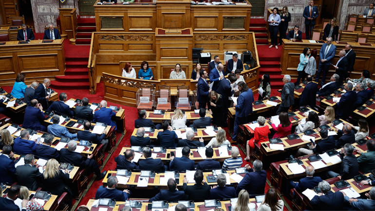 Αυτοί είναι οι 300 βουλευτές που εκλέγονται στη νέα Βουλή