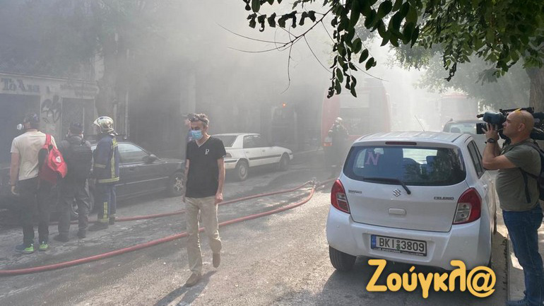 Φωτιά σε κατάστημα στο κέντρο της Αθήνας