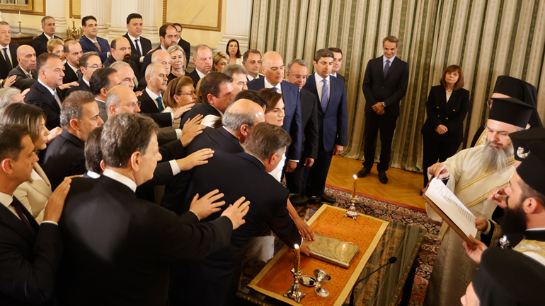 Ορκίστηκαν τα 63 μέλη της κυβέρνησης