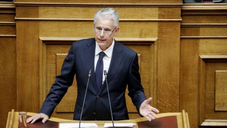 Ο Σπύρος Πνευματικός παραδίδει τη βουλευτική του έδρα στη ΝΔ