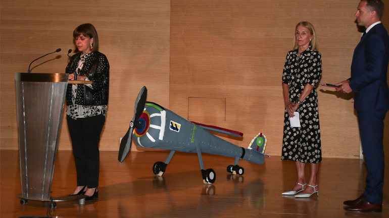 Η Κατερίνα Σακελλαροπούλου στην Καλοκαιρινή Γιορτή της «Κιβωτού του Κόσμου» Η Κατερίνα Σακελλαροπούλου στην Καλοκαιρινή Γιορτή της «Κιβωτού του Κόσμου»