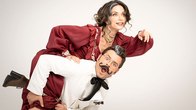 «Βότκα Μολότοφ»: Η εκρηκτική κωμωδία της Ελένης Ράντου, σε καλοκαιρινή περιοδεία στην Αττική