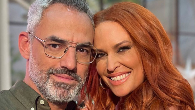 Νίκος Συρίγος: «Το μυστικό της Σίσσυς είναι ότι μας αντιμετωπίζει όλους σαν μαμά»