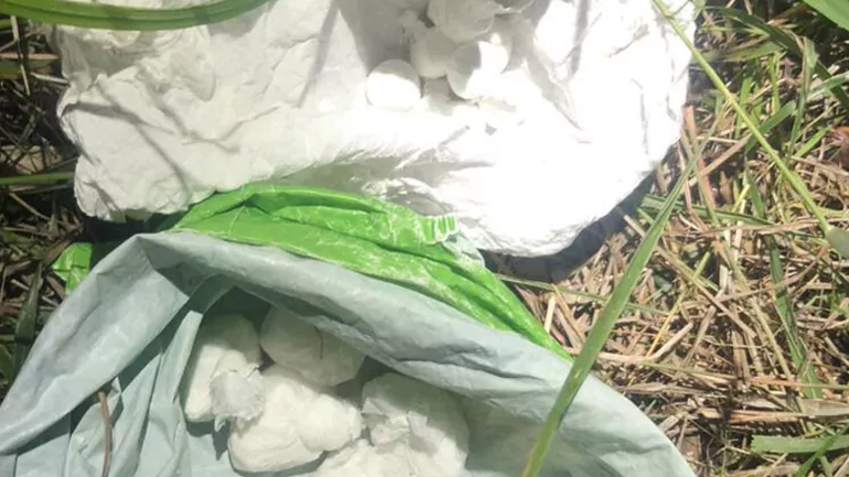 Αχαΐα: Ναρκωτικά αξίας 210.000 ευρώ θαμμένα σε βαρέλι – Δύο συλλήψεις