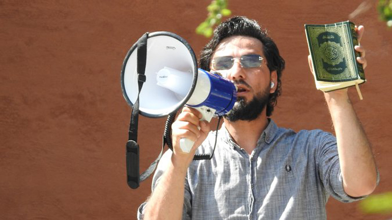 Σουηδία: Νέο περιστατικό με κάψιμο του Κορανίου στη Στοκχόλμη – Προκάλεσε οργή στην Τουρκία