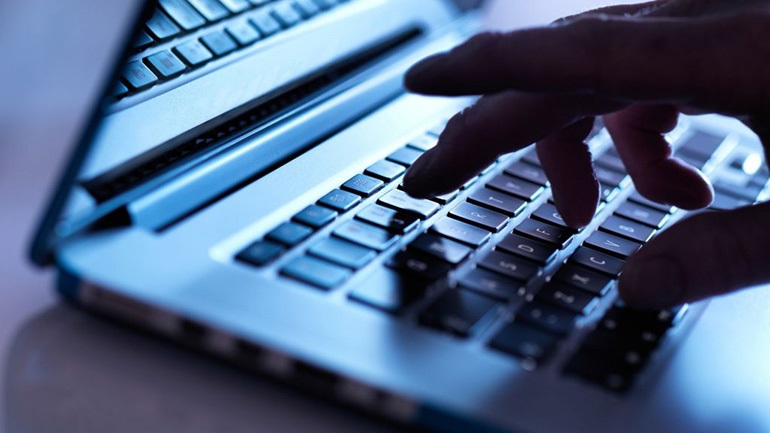 Ρέθυμνο: Του είπε ότι δικαιούται επιστροφή χρημάτων και του άρπαξε 5.000 ευρώ