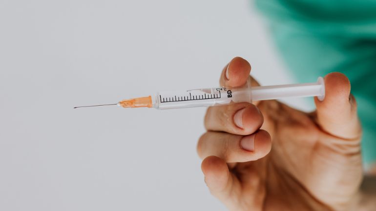 Συνελήφθη 54χρονη που εφοδίαζε με παράνομο botox γιατρούς του Κολωνακίου και κέντρα αισθητικής