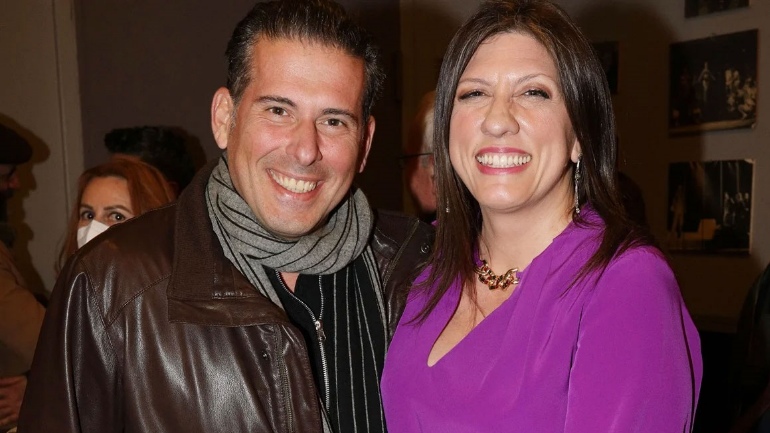 Ζωή Κωνσταντοπούλου: Το τρυφερό φιλί στον Διαμαντή Καραναστάση έξω από τα γραφεία της «Πλεύσης Ελευθερίας»