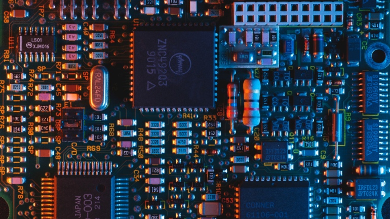 ΗΠΑ: Νέοι περιορισμοί στις εξαγωγές μικροτσίπ κατάλληλων για την τεχνητή νοημοσύνη σε κινεζικές εταιρείες