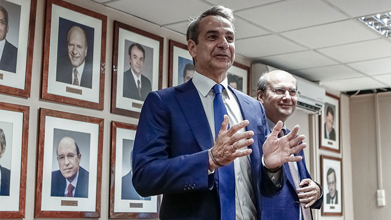 Στο Υπουργείο Οικονομικών ο Πρωθυπουργός