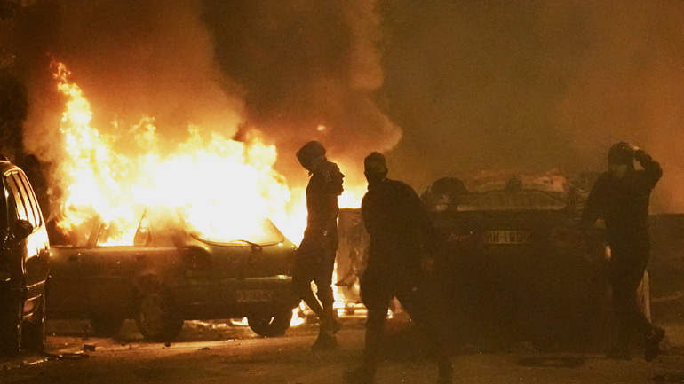 Ταραχές για δεύτερη νύχτα στη Γαλλία μετά τον θάνατο 17χρονου από σφαίρα αστυνομικού