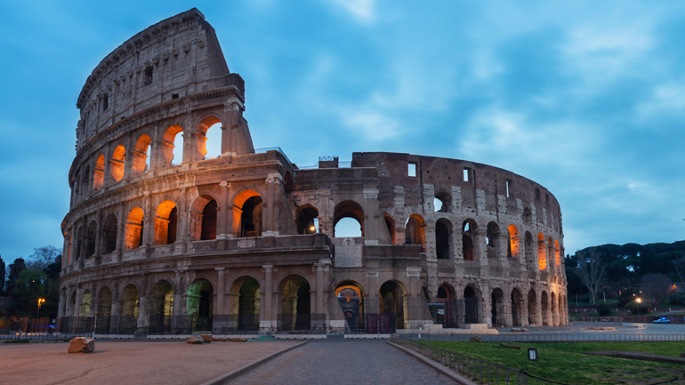 Ιταλία: Ταυτοποιήθηκαν οι τουρίστες που χάραξαν ονόματα στο Κολοσσαίο με κλειδιά