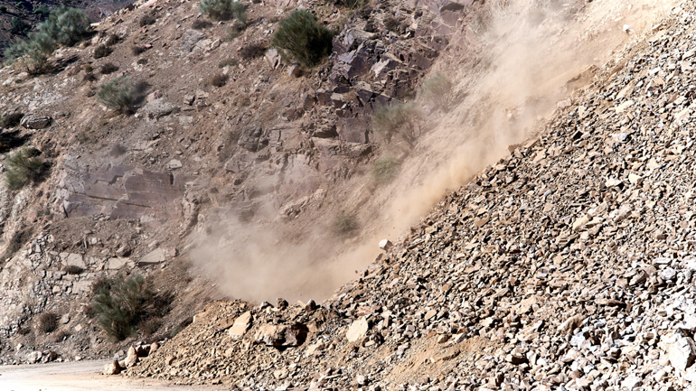 Κίνα: Έξι νεκροί από πτώση βράχων σε λεωφορείο Κίνα: Έξι νεκροί από πτώση βράχων σε λεωφορείο