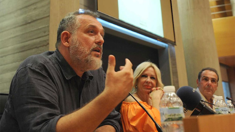 «Μια στιγμή. Η Μαρία»: Ένα μυθιστόρημα για τον έρωτα, τη δημοσιογραφία αλλά και για τον έρωτα για τη δημοσιογραφία!