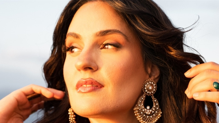 «Όλα στον αέρα» τα σηκώνει η Ξένια Βέρρα με τη νέα της επιτυχία!