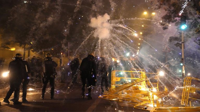 Νεκρός νεαρός άνδρας στη Γαλλία που πήδηξε από κτήριο για να αποφύγει τις ταραχές