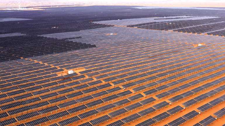 Η Κίνα βρίσκεται σε πορεία για να πετύχει τον στόχο ανάπτυξης πηγών αιολικής και ηλιακής ενέργειας, πέντε χρόνια νωρίτερα από τις προβλέψεις