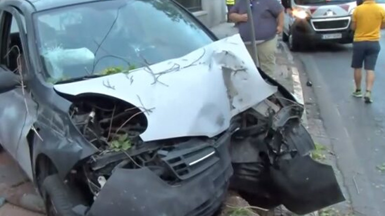 Τροχαίο στην Πειραιώς, στο ύψος της Ιερά Οδού, μετά από καταδίωξη