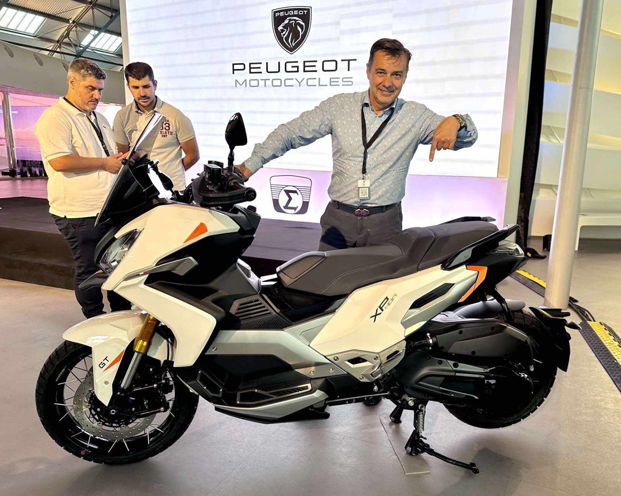 Ο απεσταλμένος της Ζούγκλας, Δημήτρης Διατσίδης, με το νέο XP400 GT.