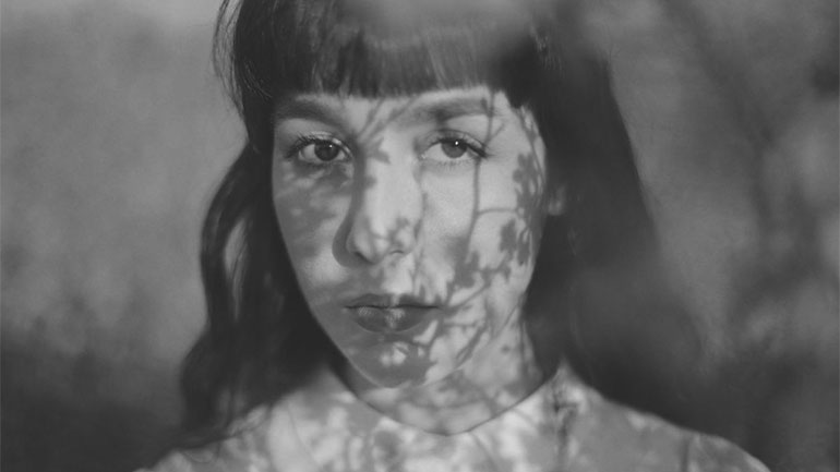 «Exit Sign»: Η Alkyone παρουσιάζει το νέο της άλμπουμ στο Gazarte Roof Stage