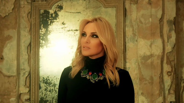 Πέγκυ Ζήνα «Της Σμύρνης το φιλί» – Νέο βίντεο κλιπ