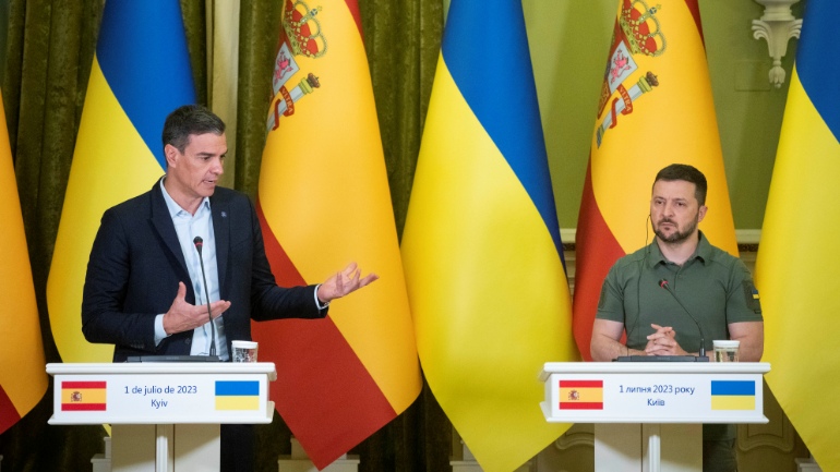Πόλεμος στην Ουκρανία: Ο Ισπανός πρωθυπουργός Σάντσεθ στο Κίεβο