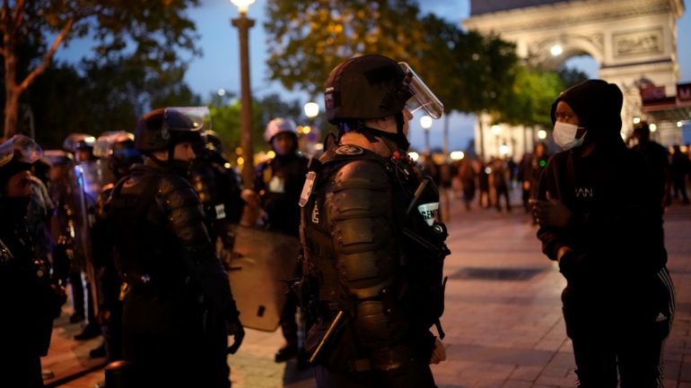 Συγκεντρώσεις αύριο στη Γαλλία μπροστά από τα δημαρχεία μετά τη νέα επίθεση εναντίον δημάρχου