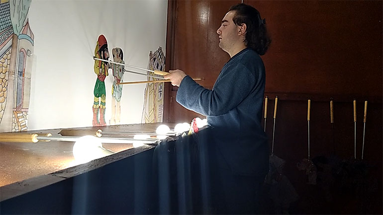 Ταξίδι στον κόσμο του Καραγκιόζη με ξεναγό τον καραγκιοζοπαίχτη Χρήστο Ιωαννίδη