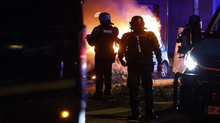 Γαλλία: Επί ποδός 45.000 αστυνομικοί και χωροφύλακες για μια ακόμη νύχτα