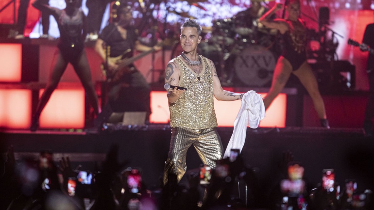 Robbie Williams: Η συναυλία του στην Ελλάδα – Χαρακτήρισε τους Έλληνες «κλέφτες»