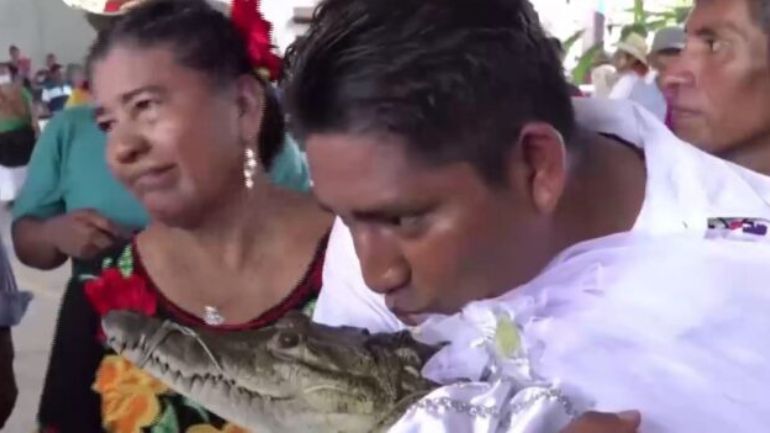 Δήμαρχος στο Μεξικό παντρεύτηκε… αλιγάτορα τιμώντας προαιώνια παράδοση