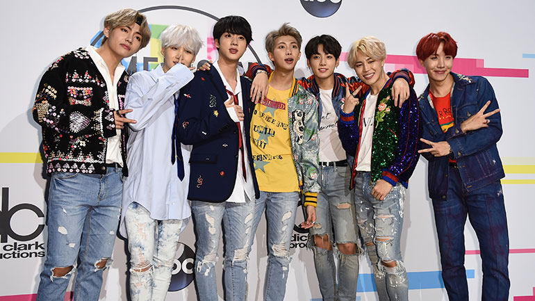 Beyond The Story: Το πρώτο επίσημο βιβλίο για το φαινόμενο BTS κυκλοφορεί και στην Ελλάδα