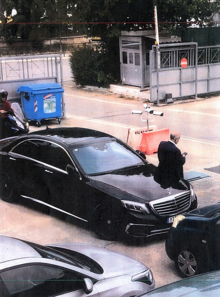 Στο προαύλιο του υπουργείου Προστασίας του Πολίτη 