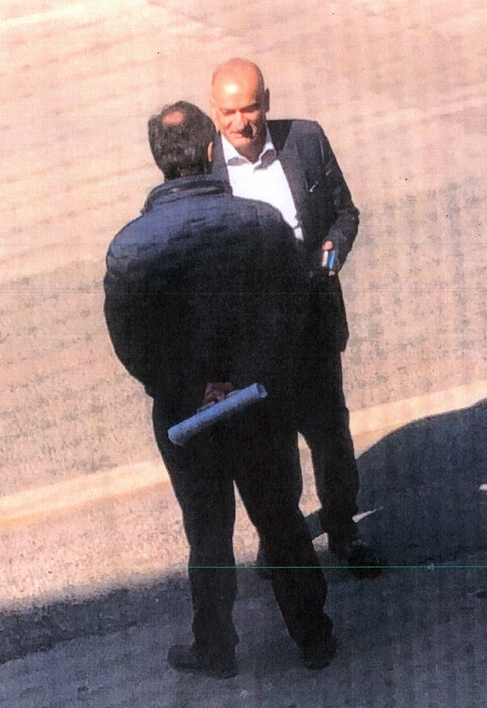 Ο Νικόλαος Γερασιμίδης και ο Ανδρέας Βορύλλας συνομιλούν 