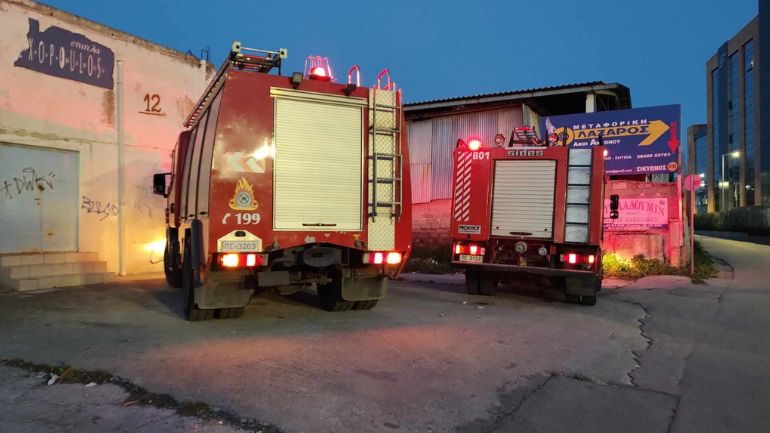 Πυρκαγιά σε εργοστάσιο στα Οινόφυτα – Μήνυμα 112 στους κατοίκους