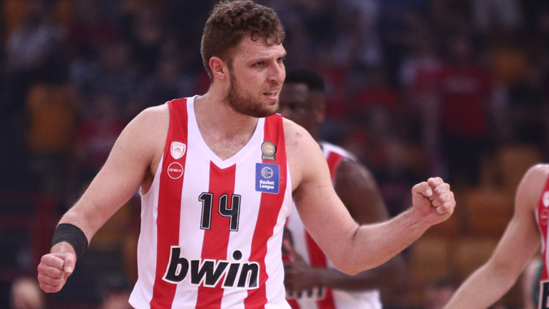 Το «αντίο» του Ολυμπιακού στον Βεζένκοφ: «Κάνε μας όλους υπερήφανους, εις το επανιδείν»