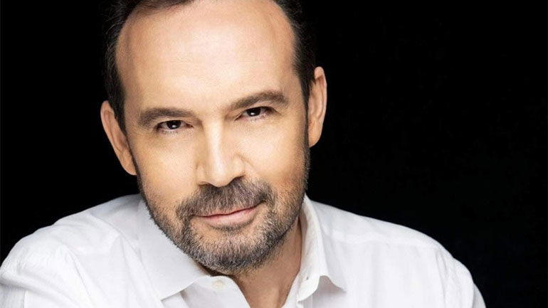 Ο Κώστας  Μακεδόνας ερμηνεύει Μίμη Πλέσσα στο Φεστιβάλ Αμαρουσίου