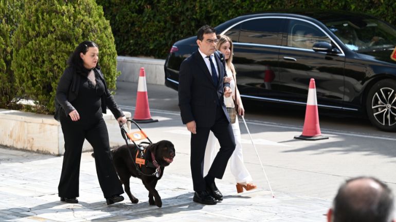 Όταν ο «Μπάμπου» μπήκε στη Βουλή!