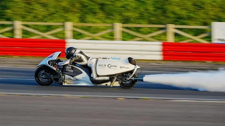 Νέο ρεκόρ ταχύτητας για ατμοκινούμενη μοτοσυκλέτα που “έπιασε” τα 260 χ.α.ω.!